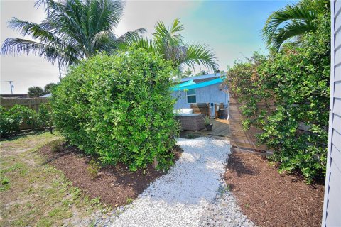 House in Cocoa Beach, Florida 3 bedrooms, 110.37 sq.m. № 1718038 - photo 14