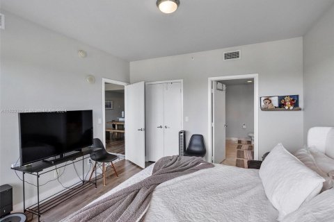 Condo in Miami, Florida, 1 bedroom  № 1867689 - photo 14