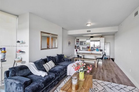 Condo in Miami, Florida, 1 bedroom  № 1867689 - photo 5