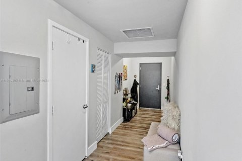 Condo in Miami, Florida, 1 bedroom  № 1867689 - photo 12