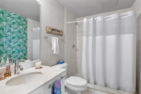 Condo in Miami, Florida, 1 bedroom  № 1867689 - photo 25