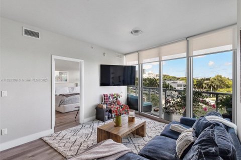 Condo in Miami, Florida, 1 bedroom  № 1867689 - photo 6