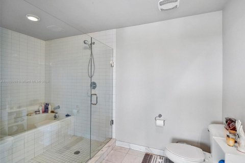 Condo in Miami, Florida, 1 bedroom  № 1867689 - photo 16