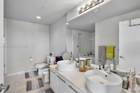 Condo in Miami, Florida, 1 bedroom  № 1867689 - photo 15