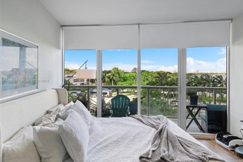 Condo in Miami, Florida, 1 bedroom  № 1867689 - photo 11