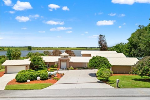 House in Lake Alfred, Florida 6 bedrooms, 653.57 sq.m. № 2197929
