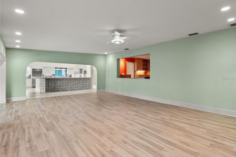 Casa en venta en Lake Alfred, Florida, 6 dormitorios, 653.57 m2 № 2197929 - foto 12