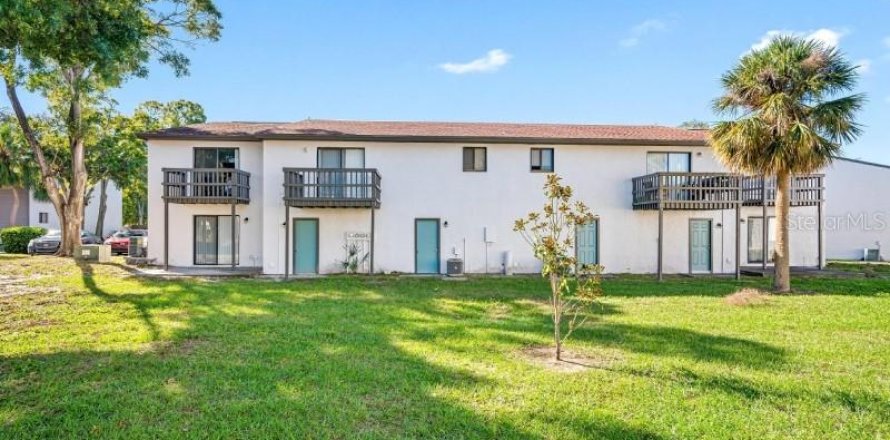 Townhouse in Saint Petersburg, Florida 2 bedrooms, 102.94 sq.m. № 2195476