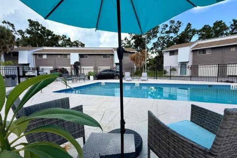 Townhouse in Saint Petersburg, Florida 2 bedrooms, 102.94 sq.m. № 2195476 - photo 13
