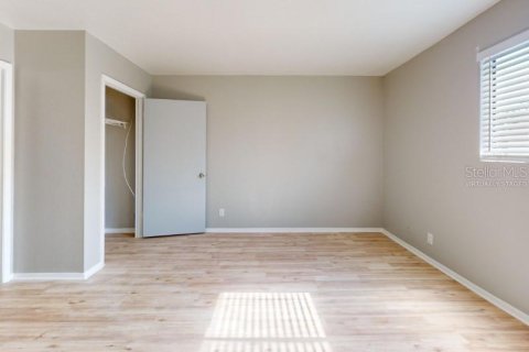 Townhouse in Saint Petersburg, Florida 2 bedrooms, 102.94 sq.m. № 2195476 - photo 8