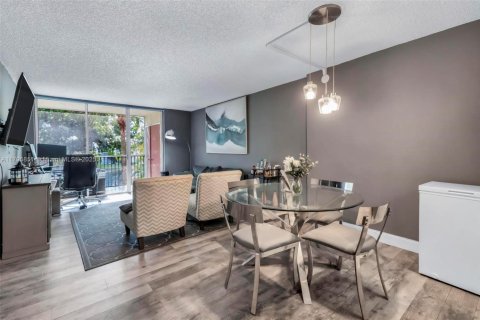 Condominio en venta en Lauderdale Lakes, Florida, 2 dormitorios, 93.09 m2 № 1683260 - foto 5