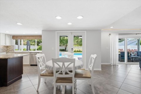 House in Tampa, Florida 4 bedrooms, 223.8 sq.m. № 2203424 - photo 17