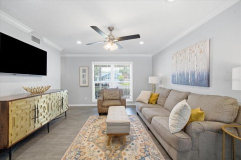 House in Tampa, Florida 4 bedrooms, 223.8 sq.m. № 2203424 - photo 25