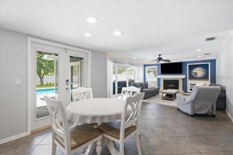 House in Tampa, Florida 4 bedrooms, 223.8 sq.m. № 2203424 - photo 28
