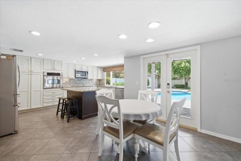 House in Tampa, Florida 4 bedrooms, 223.8 sq.m. № 2203424 - photo 18