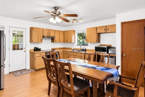 House in Edgewater, Florida 3 bedrooms, 111.48 sq.m. № 2424056 - photo 9