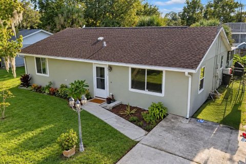 House in Edgewater, Florida 3 bedrooms, 111.48 sq.m. № 2424056
