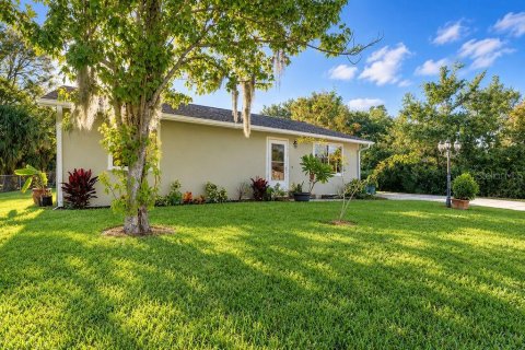 House in Edgewater, Florida 3 bedrooms, 111.48 sq.m. № 2424056 - photo 2