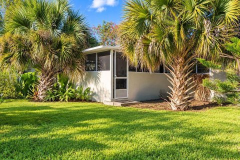 House in Edgewater, Florida 3 bedrooms, 111.48 sq.m. № 2424056 - photo 6