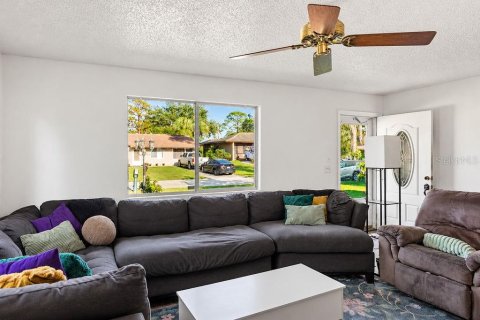 House in Edgewater, Florida 3 bedrooms, 111.48 sq.m. № 2424056 - photo 16