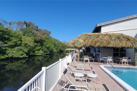 Copropriété à louer à Fort Lauderdale, Floride: 2 chambres, 86.4 m2 № 2042381 - photo 17