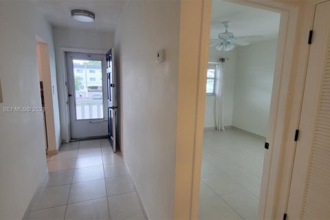 Copropriété à louer à Fort Lauderdale, Floride: 2 chambres, 86.4 m2 № 2042381 - photo 7
