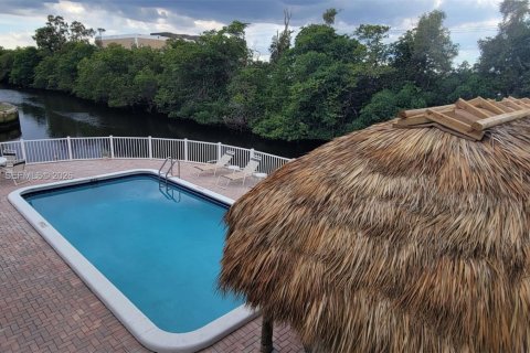 Copropriété à louer à Fort Lauderdale, Floride: 2 chambres, 86.4 m2 № 2042381 - photo 16