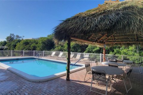 Copropriété à louer à Fort Lauderdale, Floride: 2 chambres, 86.4 m2 № 2042381 - photo 15