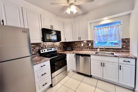Copropriété à louer à Fort Lauderdale, Floride: 2 chambres, 86.4 m2 № 2042381 - photo 2