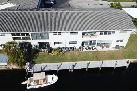 Copropriété à louer à Fort Lauderdale, Floride: 2 chambres, 86.4 m2 № 2042381 - photo 19