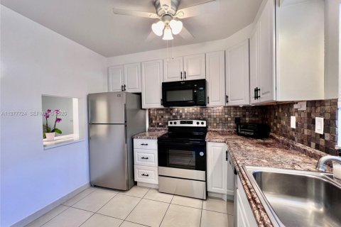 Copropriété à louer à Fort Lauderdale, Floride: 2 chambres, 86.4 m2 № 2042381 - photo 4