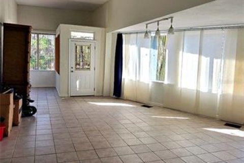 Apartamento en alquiler en Astatula, Florida, 3 dormitorios, 310.29 m2 № 2097245 - foto 7