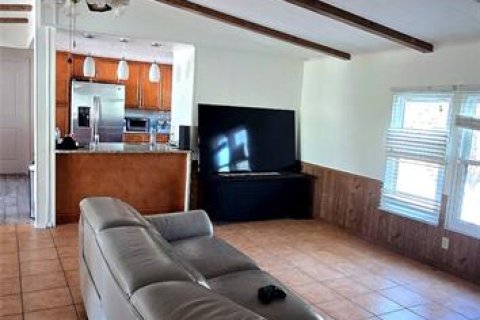 Apartamento en alquiler en Astatula, Florida, 3 dormitorios, 310.29 m2 № 2097245 - foto 5