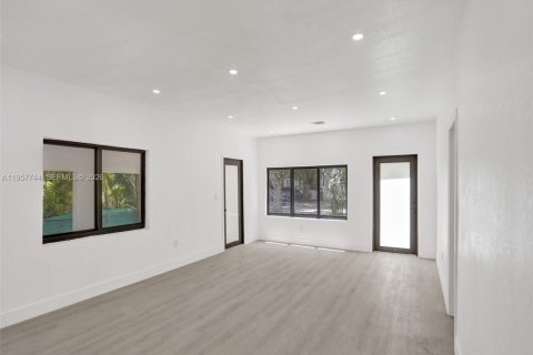 Casa en venta en North Miami, Florida, 5 dormitorios, 116.59 m2 № 2011637 - foto 5