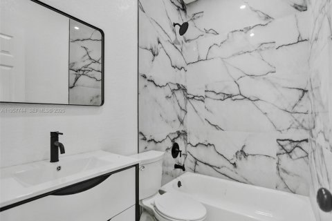 Casa en venta en North Miami, Florida, 5 dormitorios, 116.59 m2 № 2011637 - foto 20
