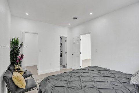 Casa en venta en North Miami, Florida, 5 dormitorios, 116.59 m2 № 2011637 - foto 17