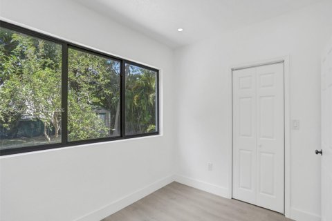Casa en venta en North Miami, Florida, 5 dormitorios, 116.59 m2 № 2011637 - foto 25