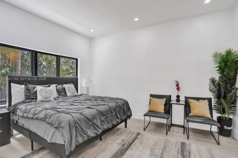 Casa en venta en North Miami, Florida, 5 dormitorios, 116.59 m2 № 2011637 - foto 13