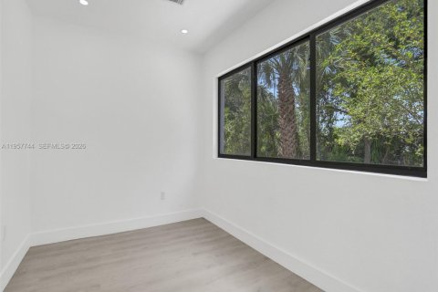 Casa en venta en North Miami, Florida, 5 dormitorios, 116.59 m2 № 2011637 - foto 23