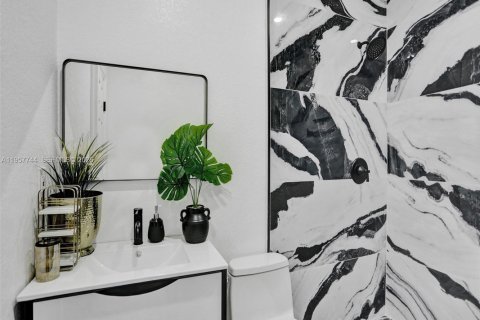 Casa en venta en North Miami, Florida, 5 dormitorios, 116.59 m2 № 2011637 - foto 16