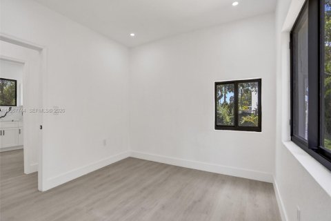 Casa en venta en North Miami, Florida, 5 dormitorios, 116.59 m2 № 2011637 - foto 22