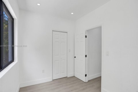 Casa en venta en North Miami, Florida, 5 dormitorios, 116.59 m2 № 2011637 - foto 24