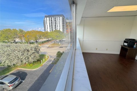 Oficina en alquiler en Oakland Park, Florida № 1061460 - foto 1