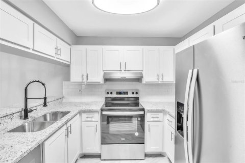 Condo in Sarasota, Florida, 2 bedrooms  № 2102603 - photo 4