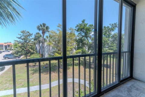 Condo in Sarasota, Florida, 2 bedrooms  № 2102603 - photo 27