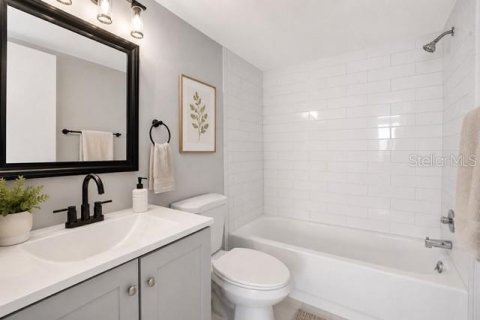 Condo in Sarasota, Florida, 2 bedrooms  № 2102603 - photo 16