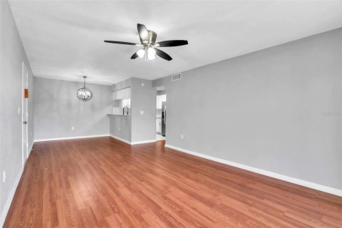 Condo in Sarasota, Florida, 2 bedrooms  № 2102603 - photo 9