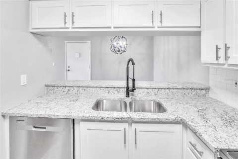 Condo in Sarasota, Florida, 2 bedrooms  № 2102603 - photo 6