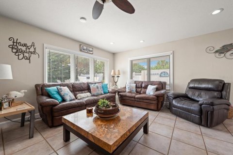 House in Indian Rocks Beach, Florida 4 bedrooms, 260.68 sq.m. № 2167027 - photo 15