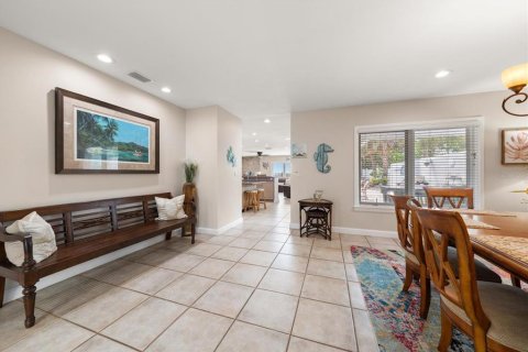 House in Indian Rocks Beach, Florida 4 bedrooms, 260.68 sq.m. № 2167027 - photo 8